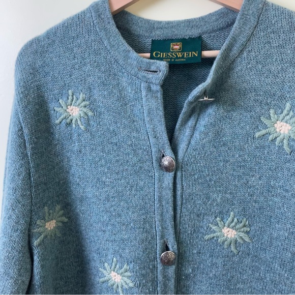 Vintage Austrian 100% Wool Embroidered Flower Cardigan Sweater SZ 8 - Picture 12 of 12